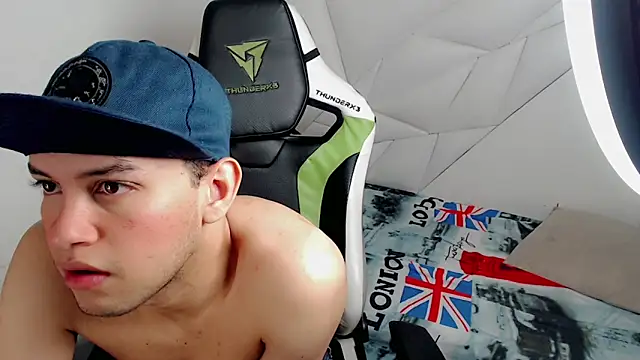 Snapshot of Luky_twink chatting on 15, 12, 2025 Luky twink online show from 15, 12, 2025