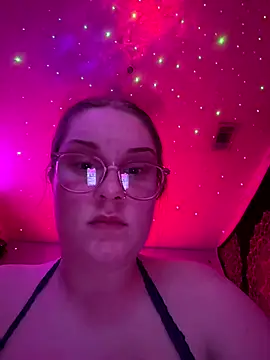 Snapshot of Paige-124 chatting on 16, 12, 2025 Paige-124 online show from 16, 12, 2025