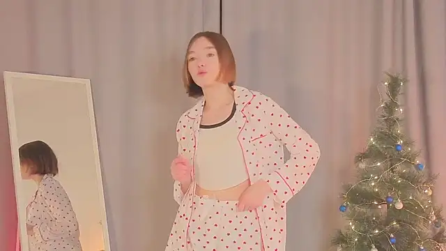 Snapshot of Leyla_crsh chatting on 16, 12, 2025 Leyla crsh online show from 16, 12, 2025