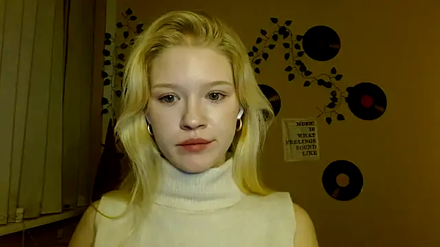 Snapshot of Aria__Moon chatting on 18, 12, 2025 Aria Moon online show from 18, 12, 2025