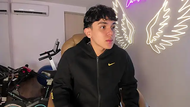  TaylorBlack online show from 5, 4, 2026