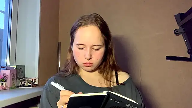 Snapshot of RollDols chatting on 17, 12, 2025 RollDols online show from 17, 12, 2025