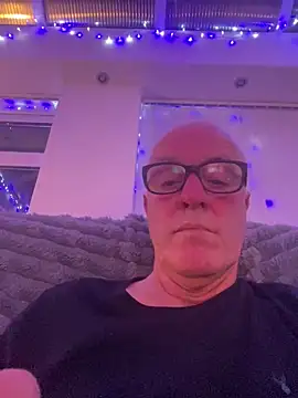 Snapshot of madgaz chatting on 15, 12, 2025 madgaz online show from 15, 12, 2025