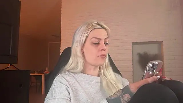 Snapshot of Melina_Diamond chatting on 11, 1, 2026 Melina Diamond online show from 11, 1, 2026