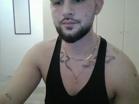 Snapshot of LunaFoxTip chatting on 17, 12, 2025 LunaFoxTip online show from 17, 12, 2025