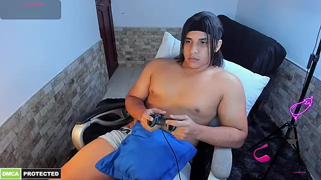 Snapshot of latinboyfit chatting on 3, 2, 2026 latinboyfit online show from 3, 2, 2026