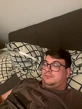 Snapshot of domigeil10 chatting on 16, 12, 2025 domigeil10 online show from 16, 12, 2025