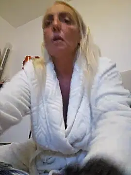 Snapshot of theblondecocklover chatting on 19, 7, 2026 theblondecocklover online show from 19, 7, 2026
