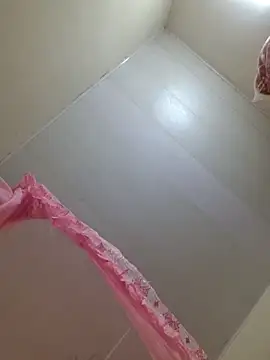 Snapshot of Yasmin-n chatting on 17, 12, 2025 Yasmin-n online show from 17, 12, 2025