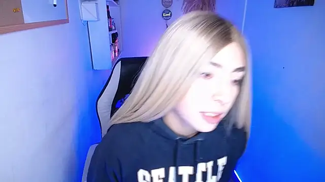 channel blondee online show from 7, 4, 2026