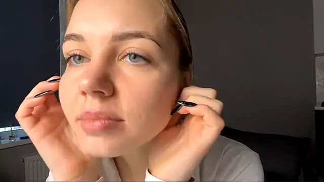 AliceQueenGirl online show from 14, 1, 2026