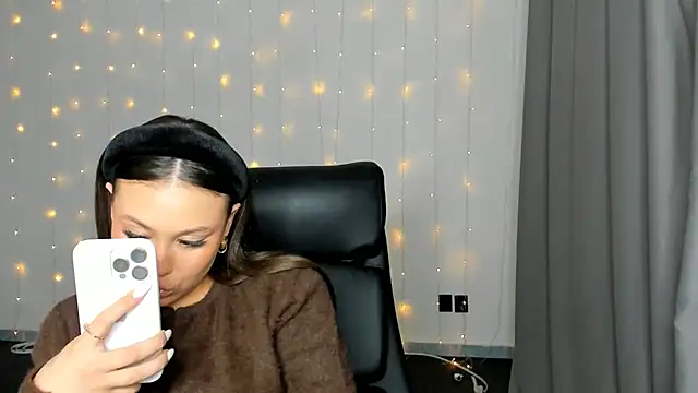 Snapshot of ArnitaAsma chatting on 18, 12, 2025 ArnitaAsma online show from 18, 12, 2025