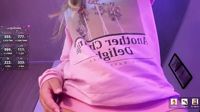 Snapshot of Violet_Blazee chatting on 7, 1, 2026 Violet Blazee online show from 7, 1, 2026