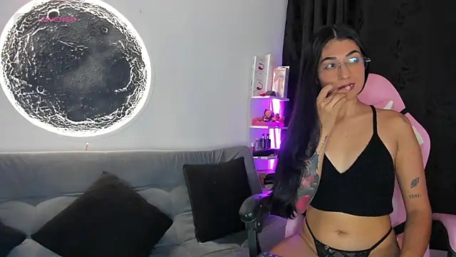 Snapshot of luna_martii chatting on 23, 12, 2025 luna martii online show from 23, 12, 2025