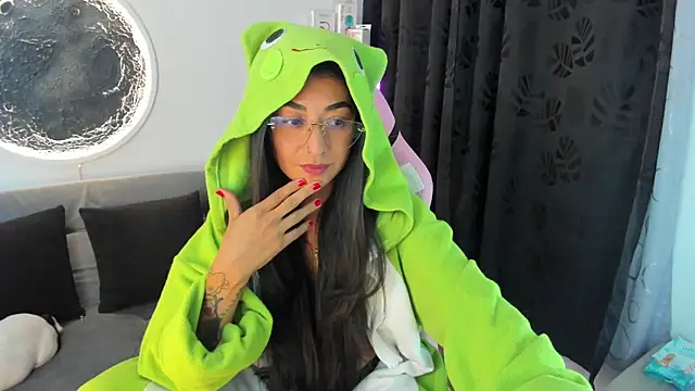 Snapshot of luna_martii chatting on 10, 1, 2026 luna martii online show from 10, 1, 2026