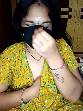 Snapshot of maduri__ chatting on 2, 4, 2026 maduri online show from 2, 4, 2026