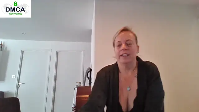 Miss-Chupagirly online show from 15, 4, 2026