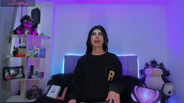 Snapshot of Emily_pena chatting on 18, 12, 2025 Emily pena online show from 18, 12, 2025