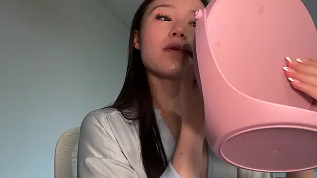luvvivii online show from 23, 6, 2026