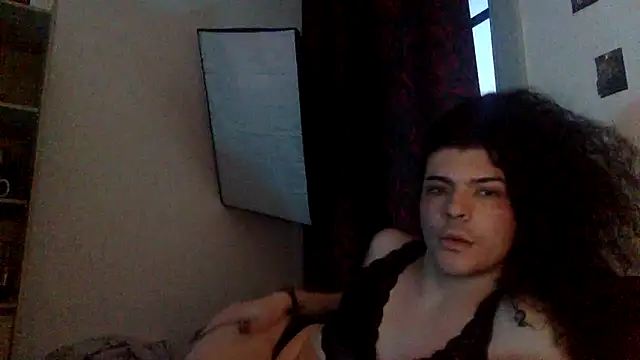 Snapshot of TheHellebora chatting on 15, 4, 2026 TheHellebora online show from 15, 4, 2026