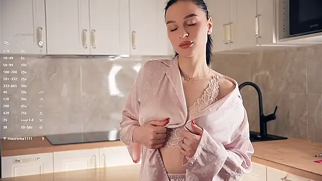 TyraEspina online show from 8, 1, 2026