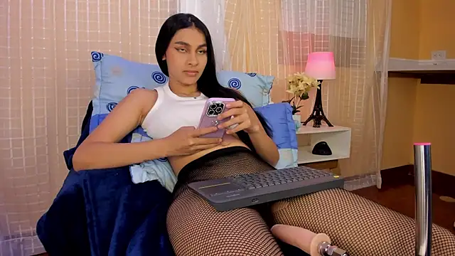 ManuelaEvans  online show from 17, 4, 2026