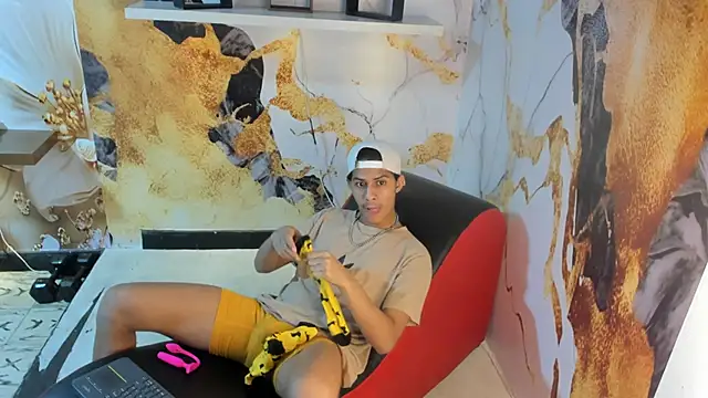 Victor LatinBoy online show from 5, 2, 2026