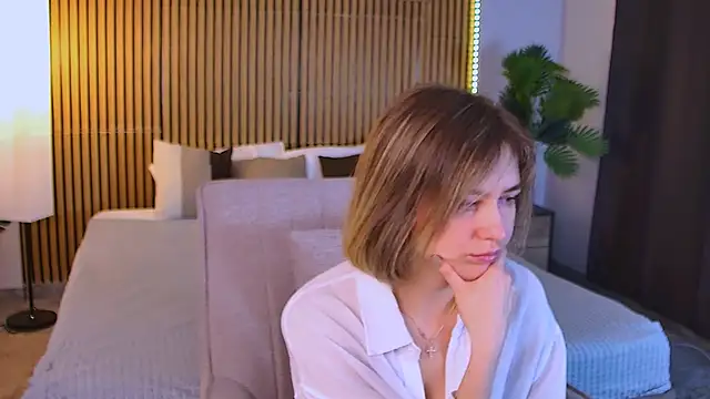 EmeraldGlow online show from 16, 4, 2026