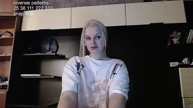 Snapshot of hey_shinyy chatting on 20, 7, 2026 hey shinyy online show from 20, 7, 2026