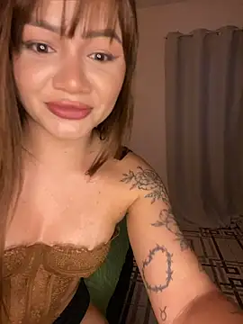 Snapshot of Isisbennett chatting on 8, 4, 2026 Isisbennett online show from 8, 4, 2026
