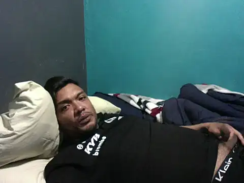 Snapshot of latinomoreno95 chatting on 5, 4, 2026 latinomoreno95 online show from 5, 4, 2026