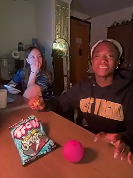 Snapshot of CookiesNcreaming chatting on 25, 2, 2026 CookiesNcreaming online show from 25, 2, 2026