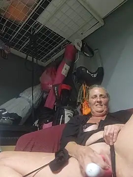 HotAzMilf online show from 14, 4, 2026