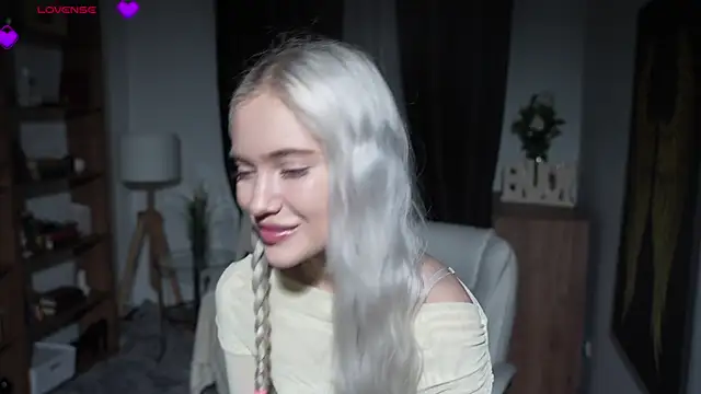 KristalCrowner online show from 23, 3, 2026