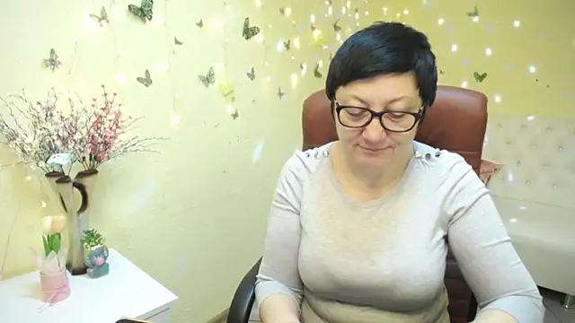 EmilyL0ve online show from 26, 4, 2026