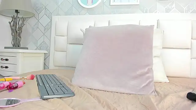 laura rouse7 online show from 8, 4, 2026