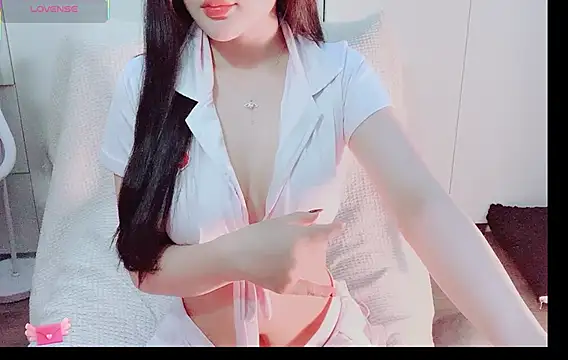 Snapshot of Junnatalie__ chatting on 13, 1, 2026 Junnatalie online show from 13, 1, 2026