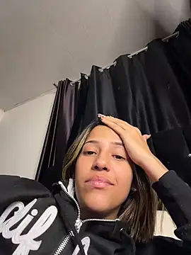 Snapshot of vicky_bass_ chatting on 16, 6, 2026 vicky bass online show from 16, 6, 2026