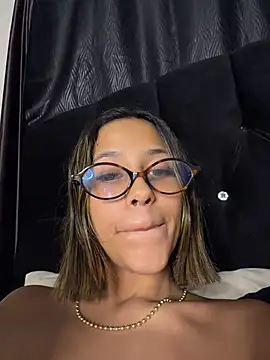 Snapshot of vicky_bass_ chatting on 19, 6, 2026 vicky bass online show from 19, 6, 2026