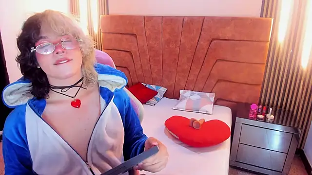 Snapshot of Hunter_todd chatting on 7, 1, 2026 Hunter todd online show from 7, 1, 2026