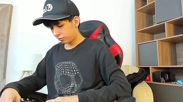 julian xx online show from 27, 5, 2026