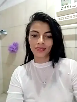 Snapshot of andrea_rose69 chatting on 7, 1, 2026 andrea rose69 online show from 7, 1, 2026