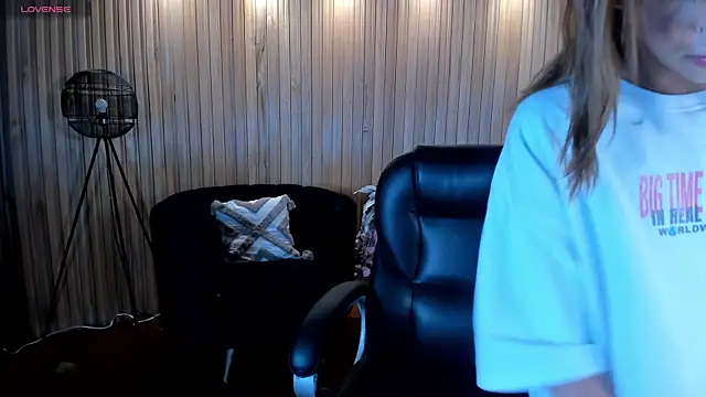 Snapshot of KayraLanne chatting on 18, 7, 2026 KayraLanne online show from 18, 7, 2026