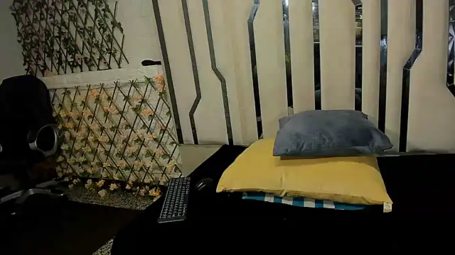 Snapshot of Meriland_HH chatting on 13, 7, 2026 Meriland HH online show from 13, 7, 2026