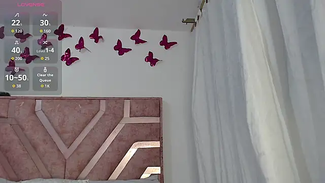 Roxy Fox- online show from 5, 2, 2026