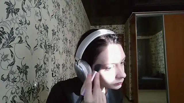 LxayBloom online show from 29, 3, 2026