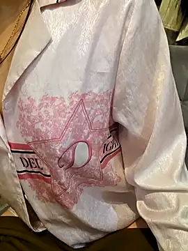 Snapshot of moon_baby99 chatting on 8, 1, 2026 moon baby99 online show from 8, 1, 2026