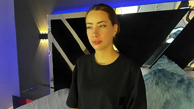 LolaGray   online show from 18, 1, 2026