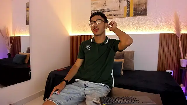 Snapshot of Julian_Dark_ chatting on 6, 2, 2026 Julian Dark online show from 6, 2, 2026