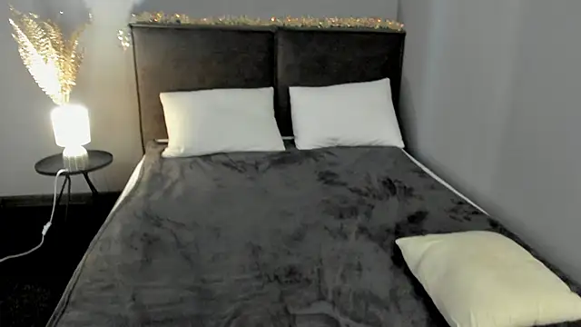 SkinyJoys online show from 3, 2, 2026